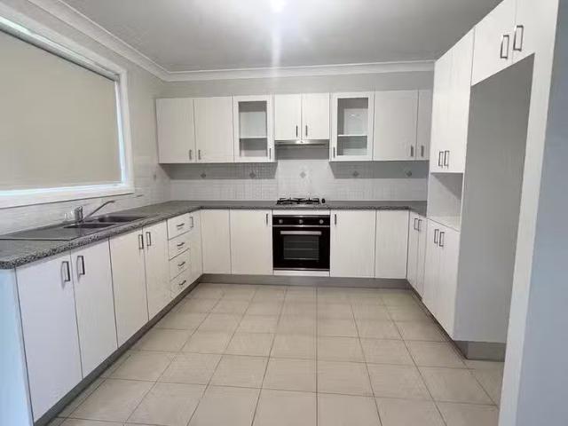 Cozy 10B Winpara Close, Tahmoor, NSW 2573