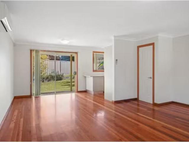 Cozy 10c Alexander Cres, Macquarie Fields Townhouse for rent.