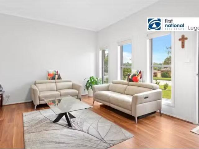 Unique 1/144 Bridge Street, Schofields Townhouse for rent Lis.