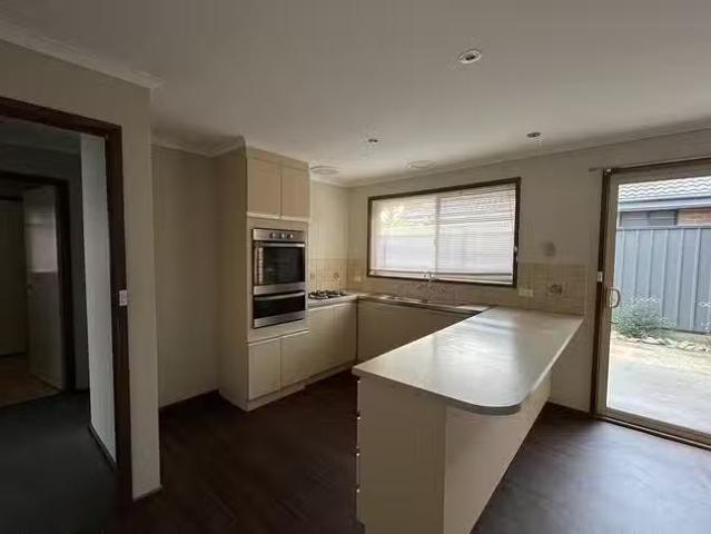 For Rent! 1/15 Monterey Court, Mill Park, VIC 3082