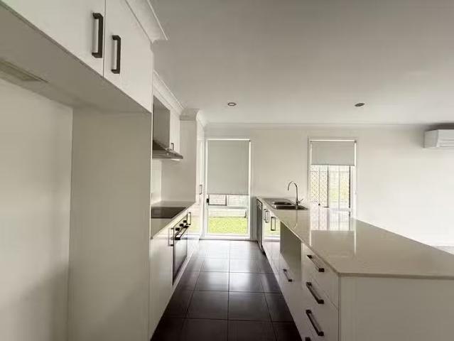 Cozy 1/17 Folkes Close, Bellbird Park, QLD 4300