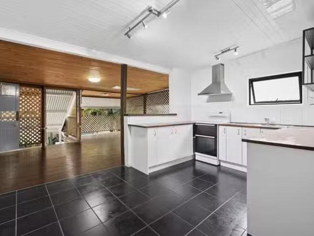 Charming 1/17 Grimshaw Street, Parramatta Park, QLD 4870