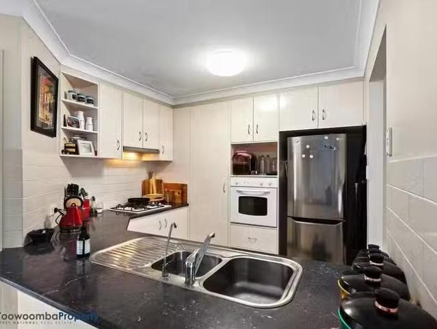 New 1/17 Hennenlotter Court, Kearneys Spring, QLD 4350
