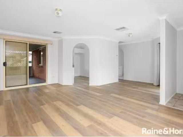 Charming 118 Raye Street, TOLLAND House for rent Listed by Ra.