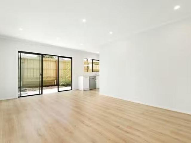 Cozy 1/19 Cromwell Street, Burwood VIC 3125 Townhouse For Le.