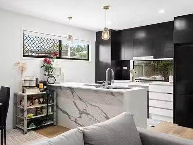 Deal! 1/19 Eminence Lane, Bridgeman Downs, QLD 4035