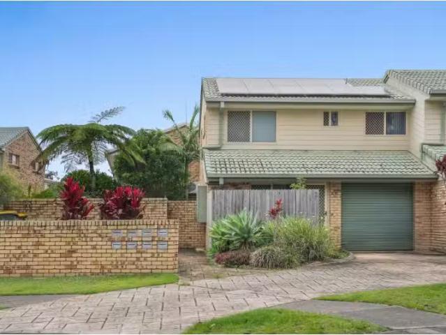 Just in! 1/10 Hampton Court, Pottsville Townhouse for rent Li.
