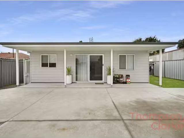 Nice 110a Cessnock Road, Weston House for rent Listed by Ella.