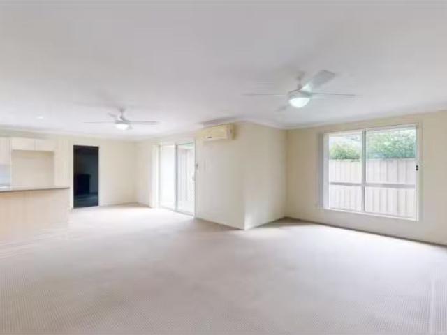 Cheap 1/118 Lord Howe Drive, Ashtonfield Apartment for rent L.