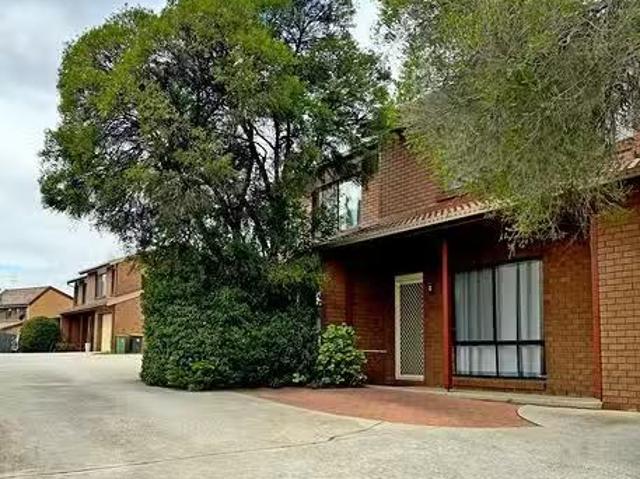 Cheap 1/11 Ford Street, Queanbeyan East, NSW 2620