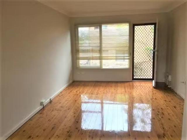 Unique 1/11 Rowland Avenue, Wollongong Apartment for rent Lis.