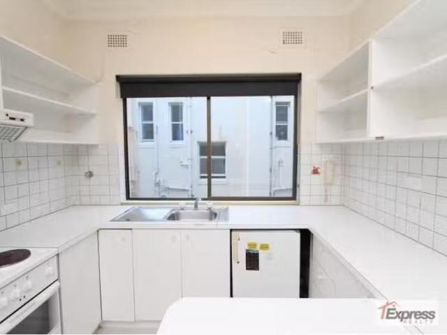 Cozy 11/240 Campbell Parade, BONDI BEACH Apartment for rent L.
