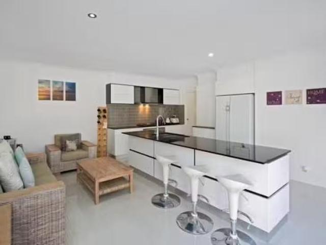 Unique 1/137 Middle Street, Cleveland, QLD 4163