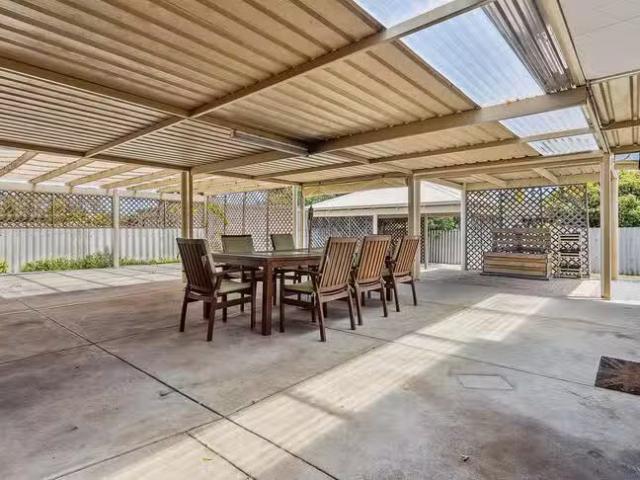 Rental! 11 Cambridge Crescent, Cooloongup, WA 6168
