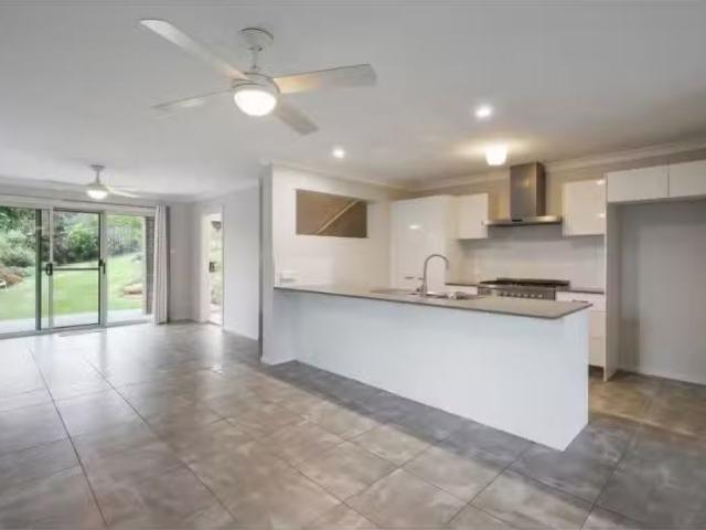 Just in! 11 Cassinia Close, Lisarow House for rent Listed by.
