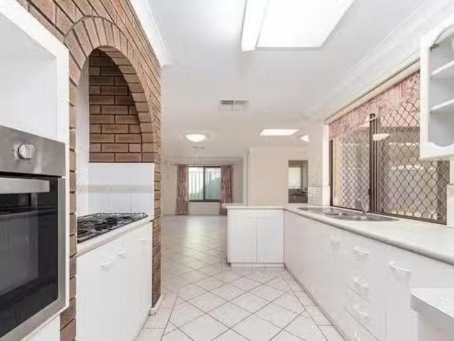 Rental! 11 Cygnet Court, Yangebup, WA 6164