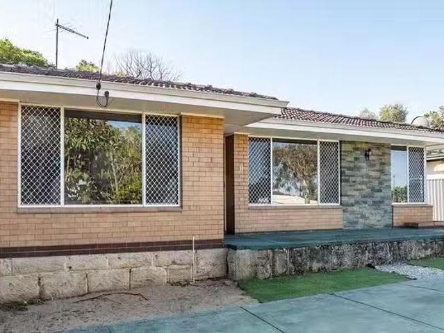 Nice 11 Burtenshaw Way, Calista, WA 6167