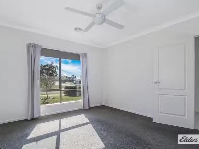 Unique 11 Gurney Crescent, Wodonga, VIC 3690