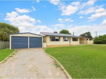 Rental! 11 Kamilaroi Crescent, Manilla House for rent Listed.