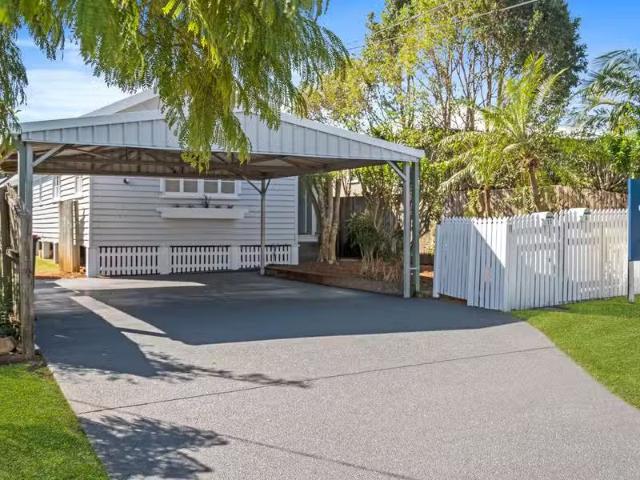 Charming 11 Haig Street, WYNNUM WEST, QLD 4178 House for Rent