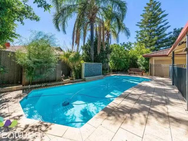 Charming 11 Saxon Place, Bateman, WA 6150