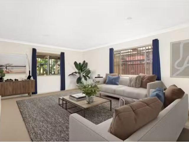 Deal! 11 Page Street, Pagewood Townhouse for rent Listed by D.