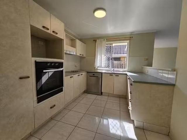 Cozy 11 Waterdown Drive, Elanora, QLD 4221