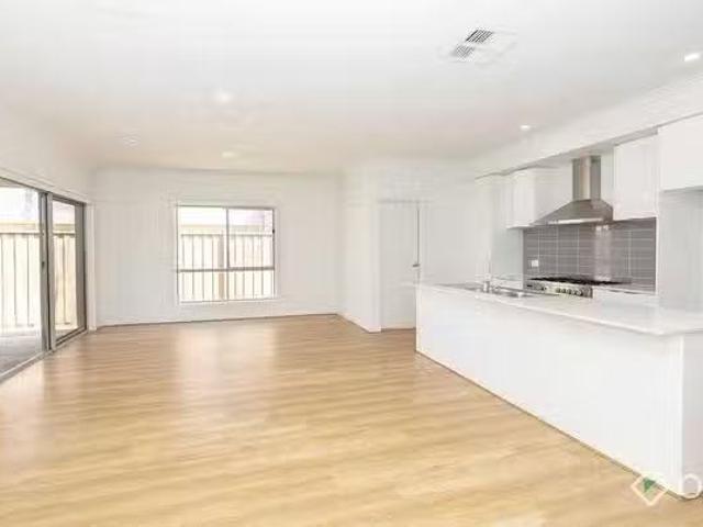 Cheap 11 Zimmerman Street, Truganina, VIC 3029