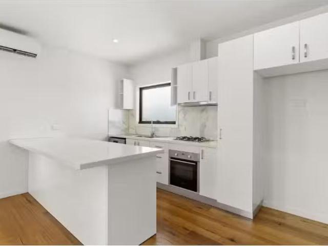 Cheap 11A Deakin Street, MAIDSTONE House for rent Listed by S.