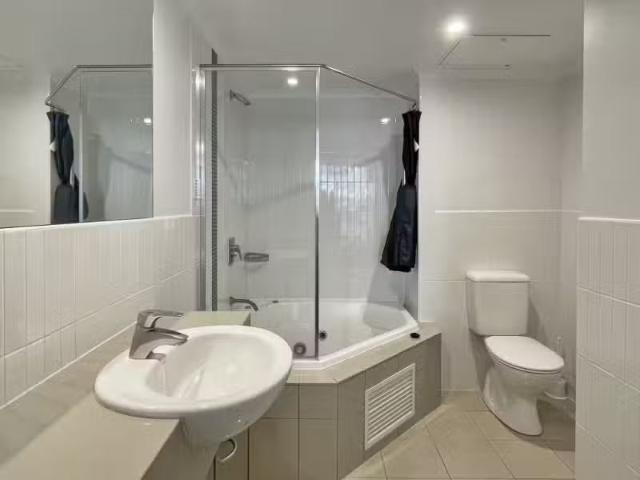 Deal! 124/51 The Esplanade, Ettalong Beach Apartment for rent.