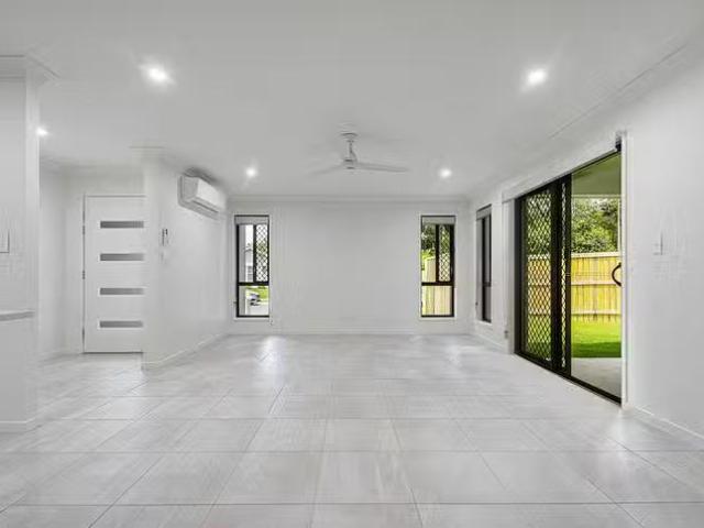 Nice 1/26 Black Swan Circuit, Maroochy River, QLD 4561