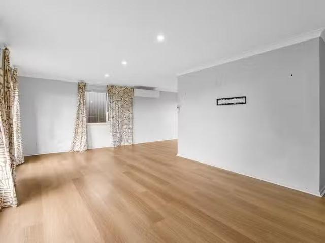 Just in! 126 Flinders Crescent, Boronia Heights, QLD 4124