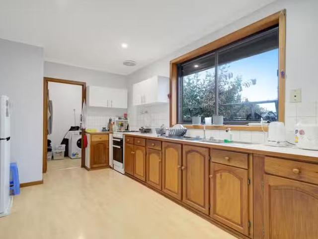 For Rent! 128B Wright Street, SUNSHINE, VIC 3020 House for R.