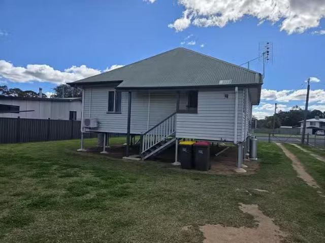 Cheap 129 Albert Street, Inglewood, QLD 4387