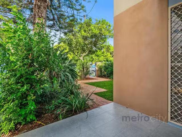 For Rent! 1/29 Crown Street, Holland Park West, QLD 4121
