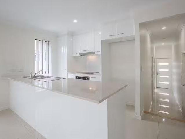 New 1/20 Cahill Crescent, Collingwood Park, QLD 4301