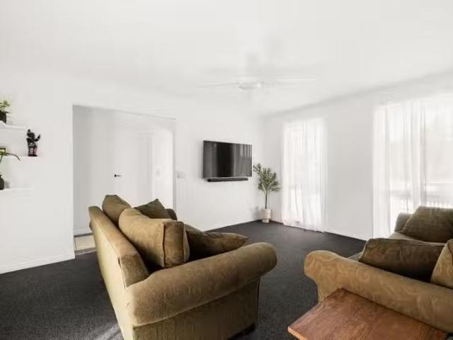 Cozy 1/20 Highlands Avenue, Airport West VIC 3042