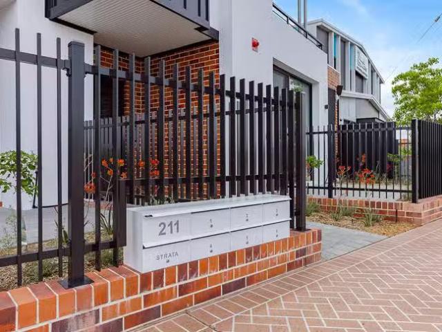 Deal! 1/211 Walter Road West, Morley, WA 6062
