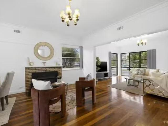 Cozy 1/21 Mullum Mullum Road, Ringwood VIC 3134 Unit Auction