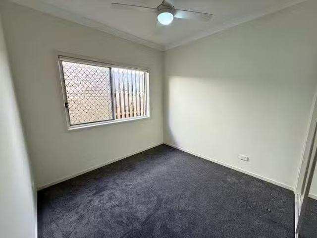 Charming 1/22 Fairy Wren Circuit, Dakabin, QLD 4503