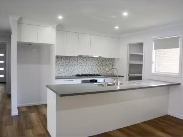 Charming 12 Anglesey Wy, THURGOONA House for rent Listed by J.