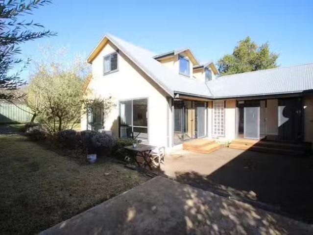 Just in! 12 Alkira Way, Orange, NSW 2800