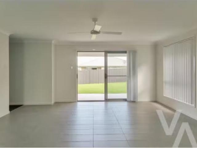 Nice 12 Augusta Close, Heddon Greta House for rent Listed by.