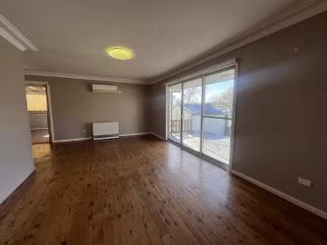 Charming 12 Buffalo Crescent North, Goulburn, NSW 2580