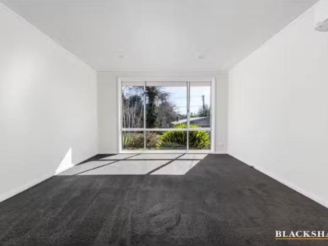 Charming 12 Dennis Street, Garran House for rent Listed by Pr.