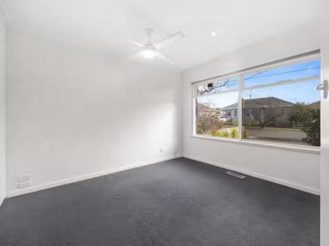 Deal! 12 Ercil Street, Wendouree VIC 3355 House For Lease