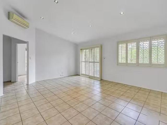 Deal! 12 Hounslow Way, SEVENTEEN MILE ROCKS, QLD 4073 House.