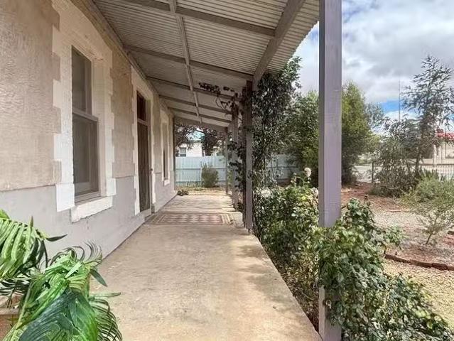 Nice 12 Hurlstone Street, Peterborough, SA 5422