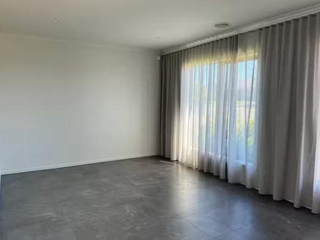 Charming 12 Longview Road, Warragul, VIC 3820 House for Rent