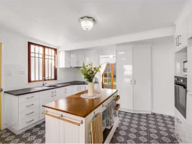 Unique 12 Netterville Street, East Toowoomba House for rent L.
